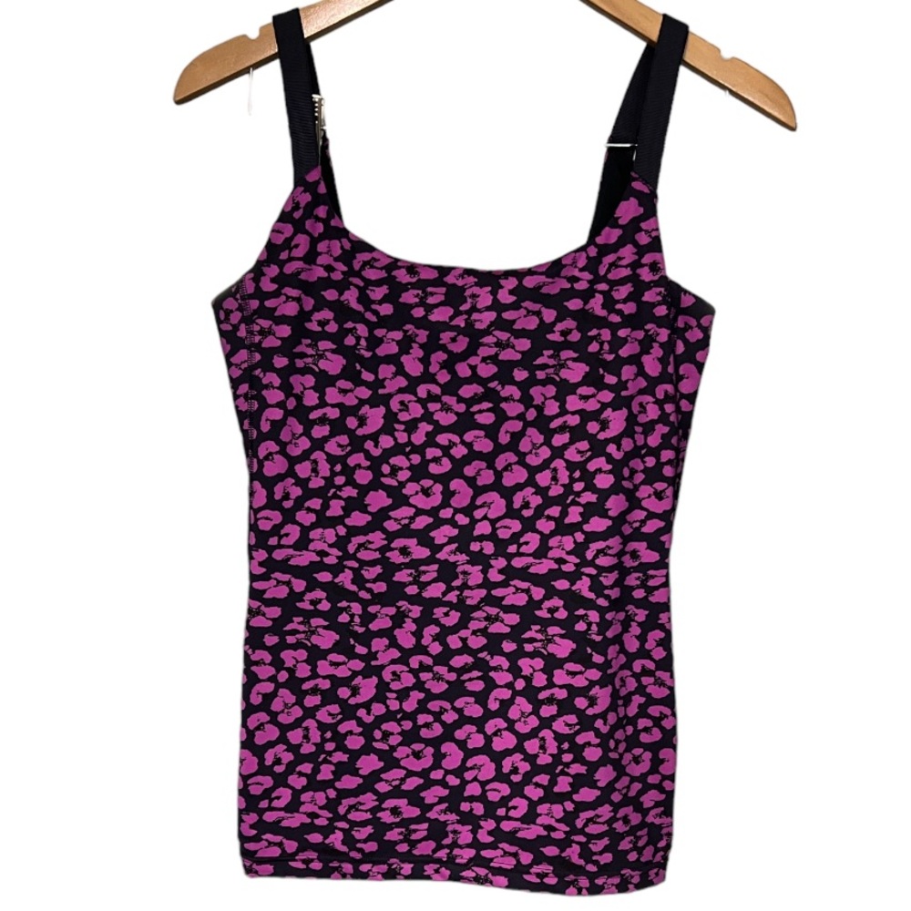 Lululemon top with under bra. - Picture 3 of 5